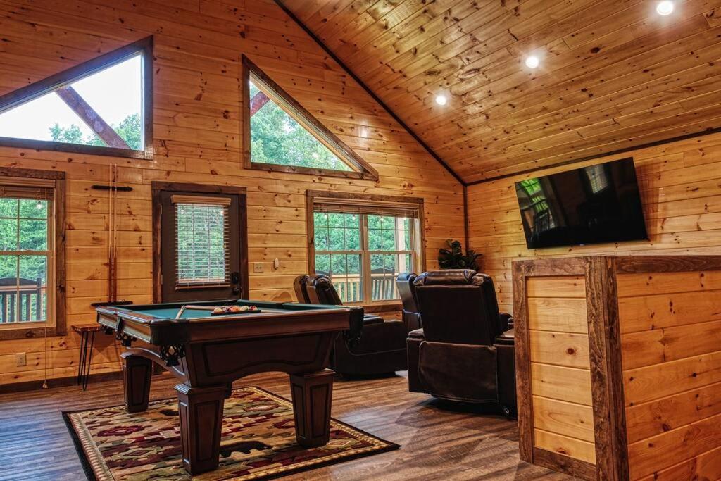 Adventure Retreat/Cabin/Pool+Hot Tub/Game Room+Theater Sevierville Exteriör bild