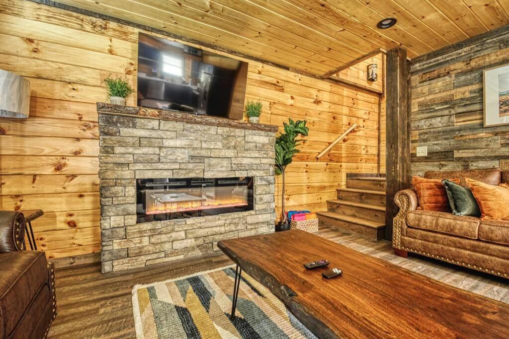 Adventure Retreat/Cabin/Pool+Hot Tub/Game Room+Theater Sevierville Exteriör bild