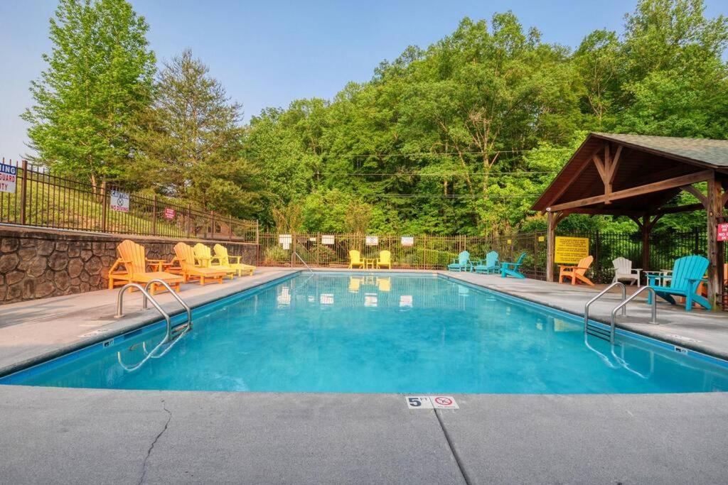 Adventure Retreat/Cabin/Pool+Hot Tub/Game Room+Theater Sevierville Exteriör bild