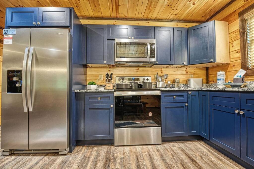 Adventure Retreat/Cabin/Pool+Hot Tub/Game Room+Theater Sevierville Exteriör bild