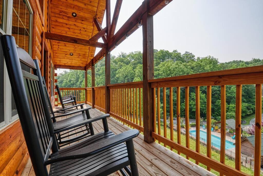 Adventure Retreat/Cabin/Pool+Hot Tub/Game Room+Theater Sevierville Exteriör bild