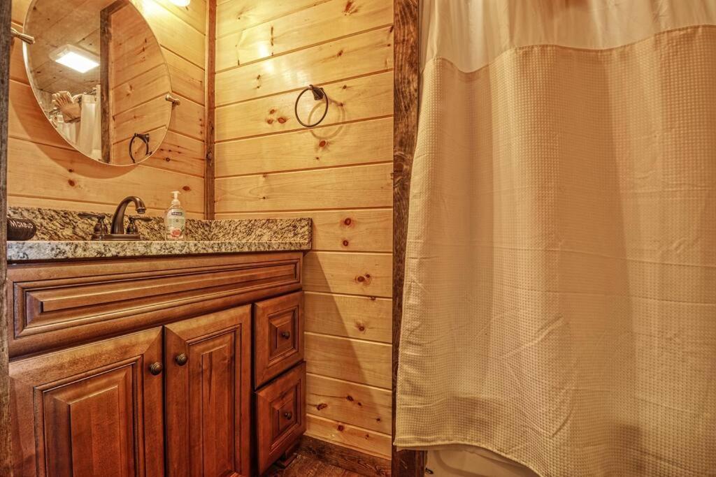 Adventure Retreat/Cabin/Pool+Hot Tub/Game Room+Theater Sevierville Exteriör bild