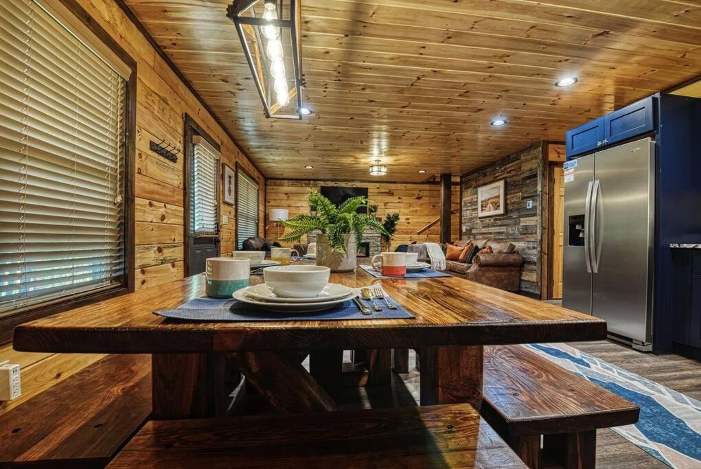 Adventure Retreat/Cabin/Pool+Hot Tub/Game Room+Theater Sevierville Exteriör bild
