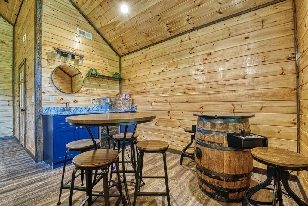 Adventure Retreat/Cabin/Pool+Hot Tub/Game Room+Theater Sevierville Exteriör bild