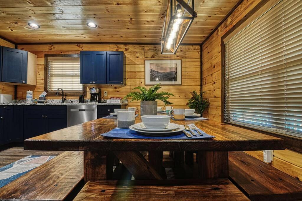Adventure Retreat/Cabin/Pool+Hot Tub/Game Room+Theater Sevierville Exteriör bild