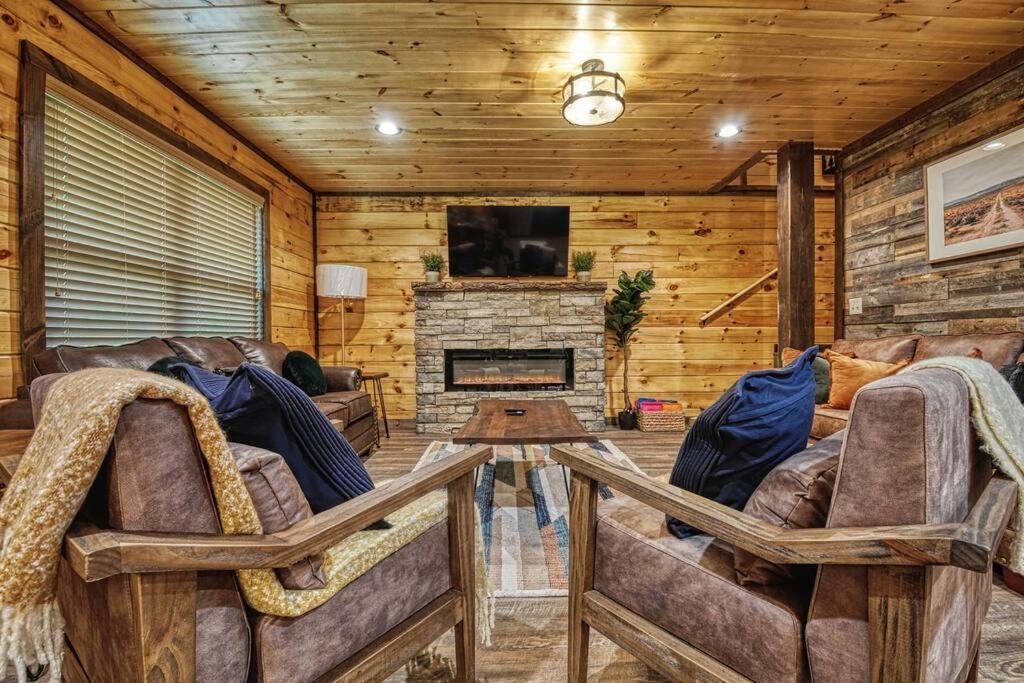 Adventure Retreat/Cabin/Pool+Hot Tub/Game Room+Theater Sevierville Exteriör bild